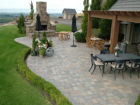 Western interlock - Since 1990 Western Interlock has been manufacturing high-quality paving stone supply. We carry pavers, patio pavers, driveway pavers, landscape pavers, retaining wall design, fire pit kits, fireplace kits, and a huge selection of Installation guides. We strive to provide high-quality products with excellent service.
